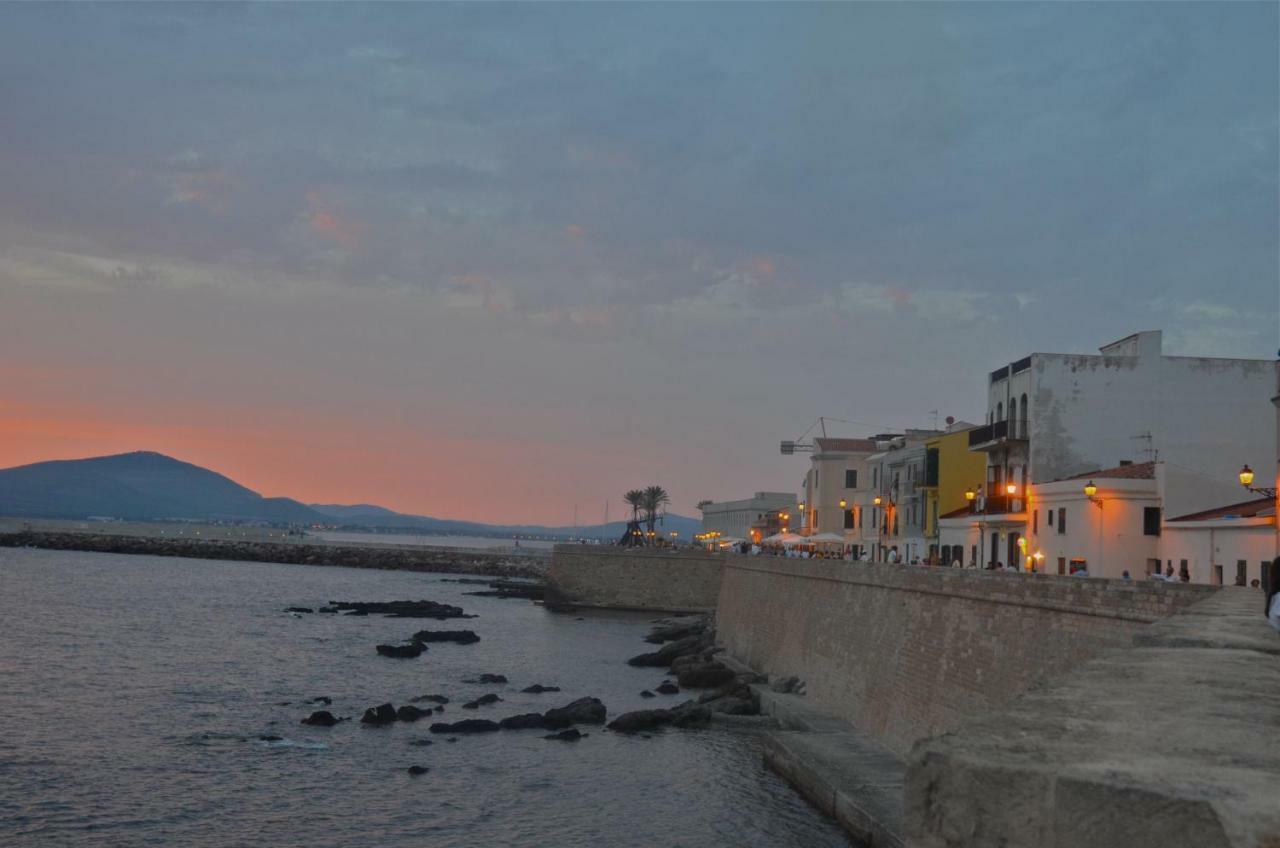Alghero Old Town Apartment Steps To Sea And Scenic Ramparts Luaran gambar